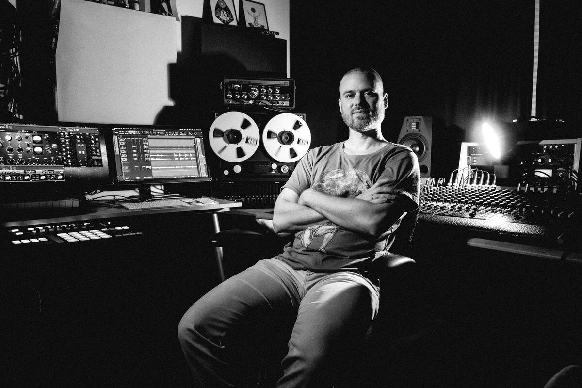 Thomas Mantl im Studio Tonschneiderei · Foto: stickford